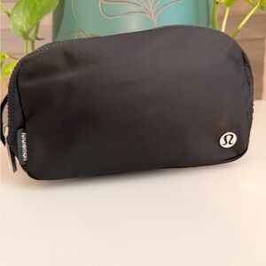 Lululemon Everywhere Belt Bag|Black